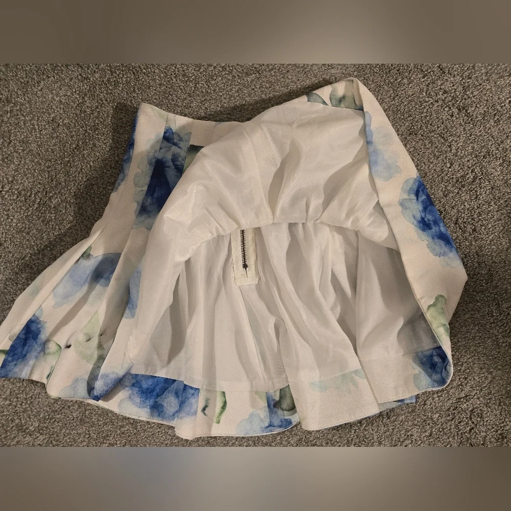 L'ATISE by Amy Floral Pleated Mini Skirt women's size small - Picture 4 of 8